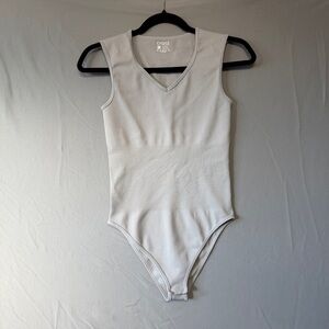 OQQ Womens Ribbed Bodysuit Size Large Grey V Neck Sleeveless Snaps Stretch Basic